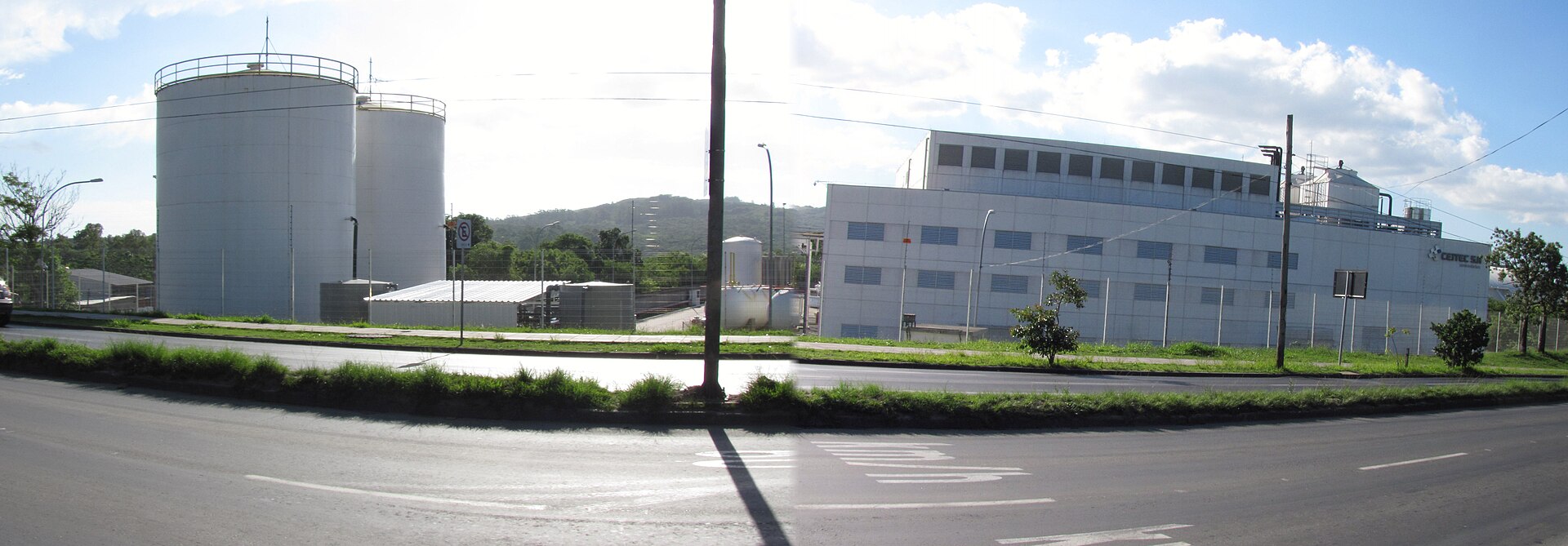 Sede da CEITEC, em Porto Alegre. Criada para desenvolver capacidade brasileira em microeletrônica e semicondutores, a empresa voltou ao centro do debate sobre política industrial e soberania tecnológica. Foto: Paulo RS Menezes, via Wikimedia Commons — CC BY-SA 3.0 Brasil.