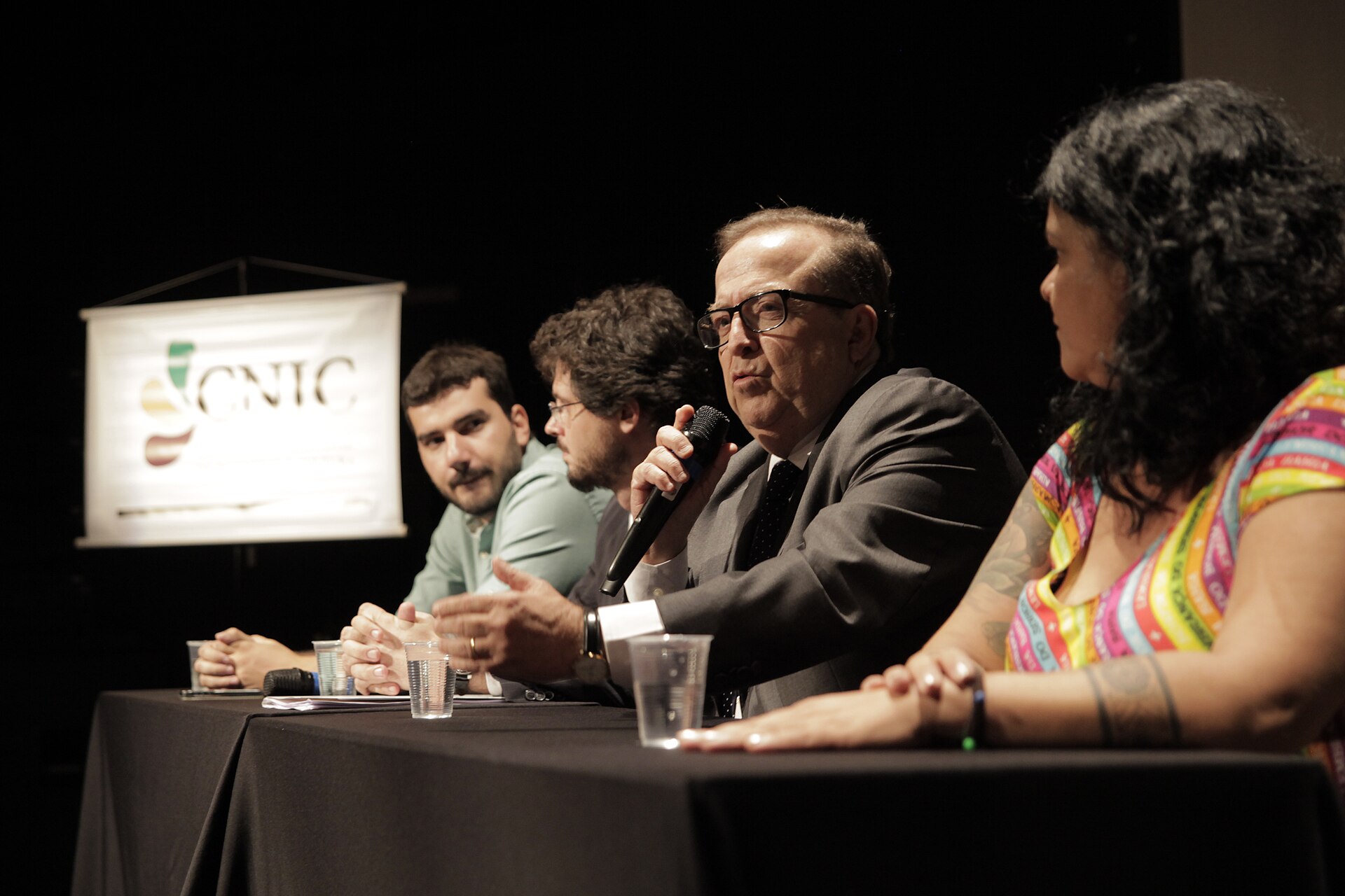 Debate promovido pelo Ministério da Cultura sobre a Lei Rouanet, em Brasília. Criada em 1991, a política de incentivo fiscal tornou-se ao longo dos anos um dos principais símbolos da disputa política sobre financiamento cultural no Brasil. Foto: Janine Moraes/Ministério da Cultura, via Wikimedia Commons — CC BY 2.0.